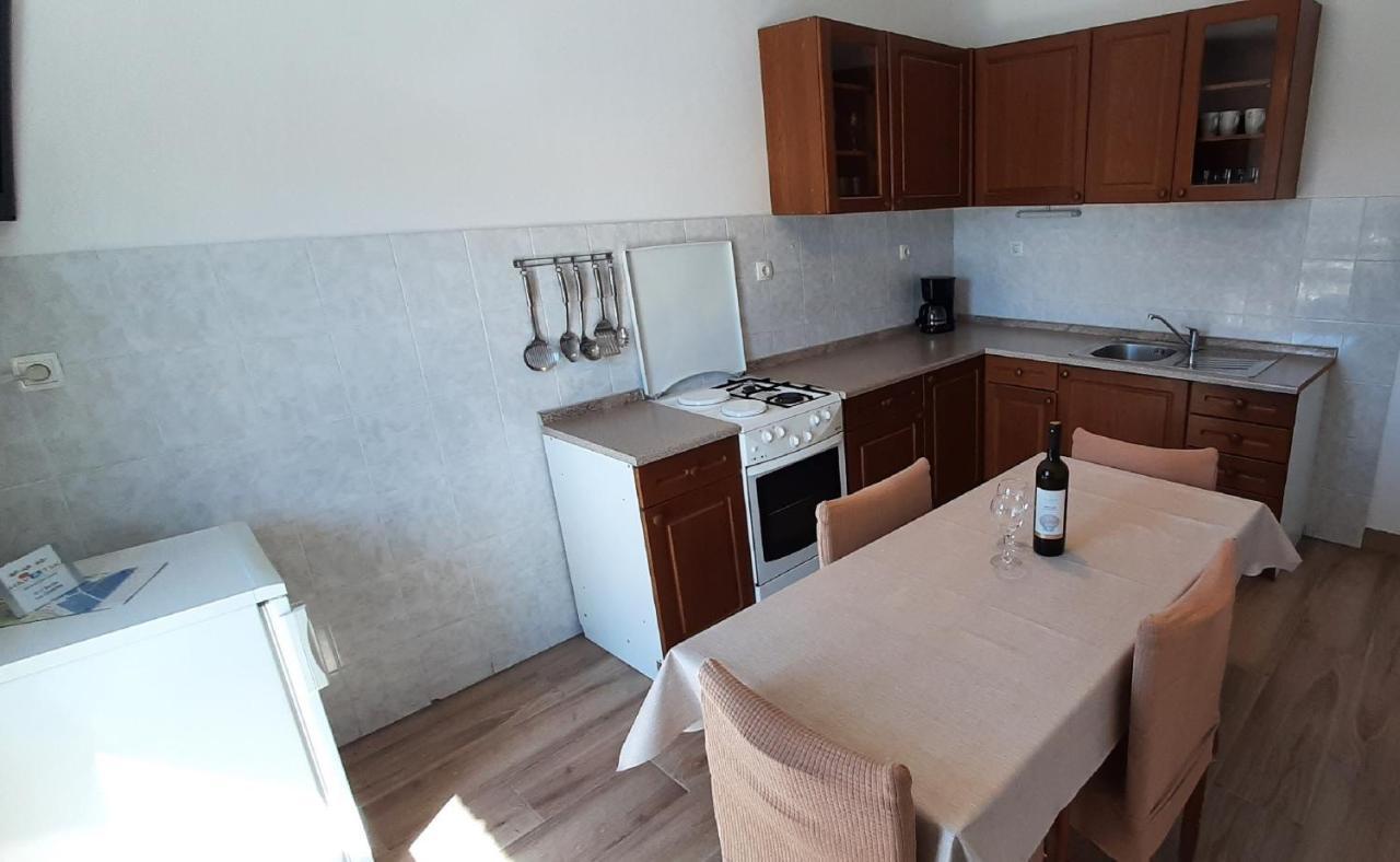 Apartment Classic Zrnovo Екстер'єр фото